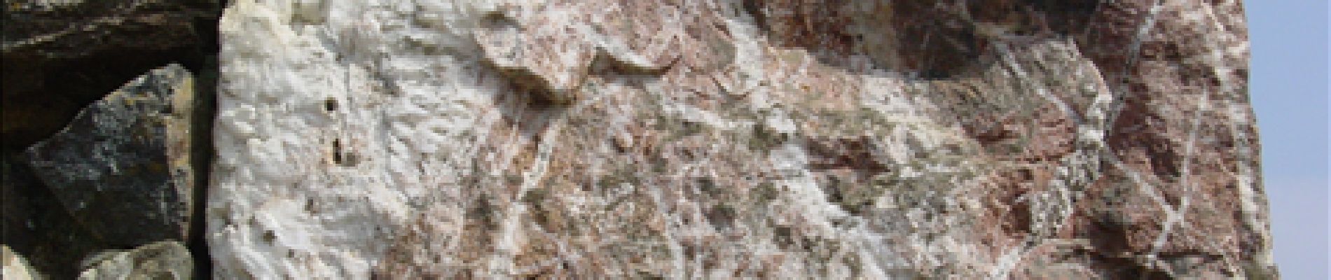 Point d'intérêt Plougonver - Le quartz de Toul an Hat - Photo