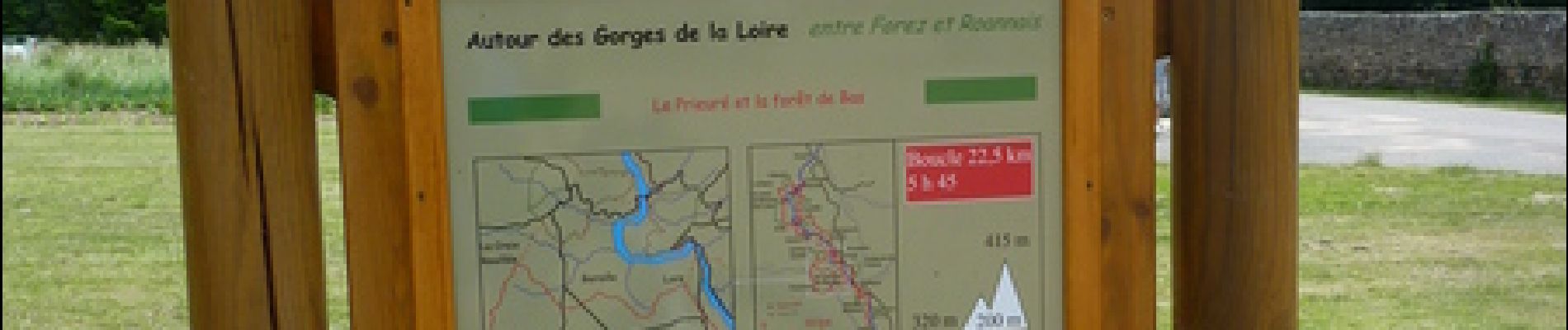 Randonnée Marche Pommiers-en-Forez - Autour des Gorges de la Loire - GR de Pays N° 3 : le prieuré et la forêt de Bas - Pommiers - Photo