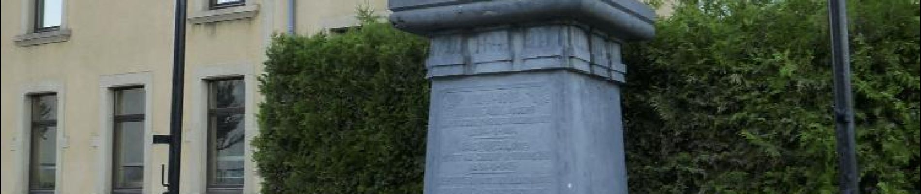 Point d'intérêt Étalle - Monument aux morts - école de Vance - Photo
