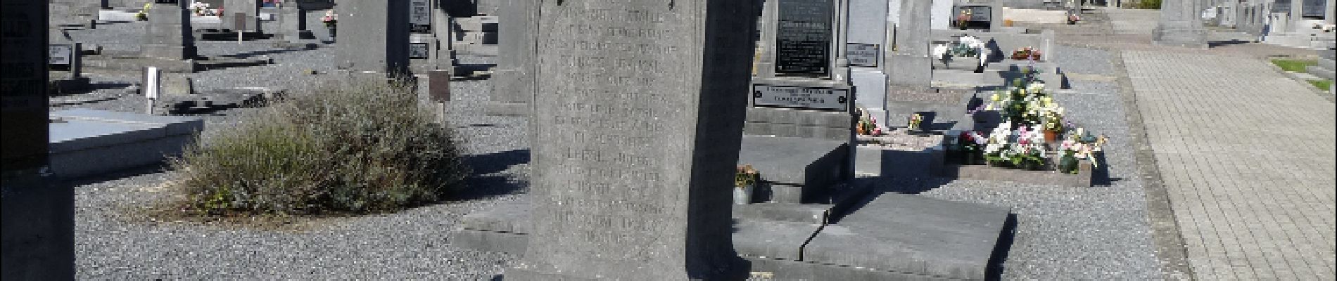 Point d'intérêt Étalle - Sépultures historiques au cimetière d'Etalle - Photo