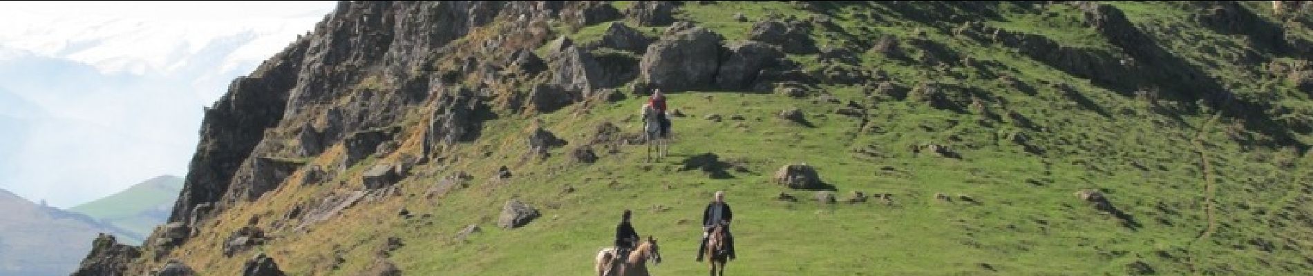 Randonnée Cheval Banca - Sentier des Contrebandiers - du Col d'Ehorrieta à St - Martin d'Arossa au Pays Basque - Photo