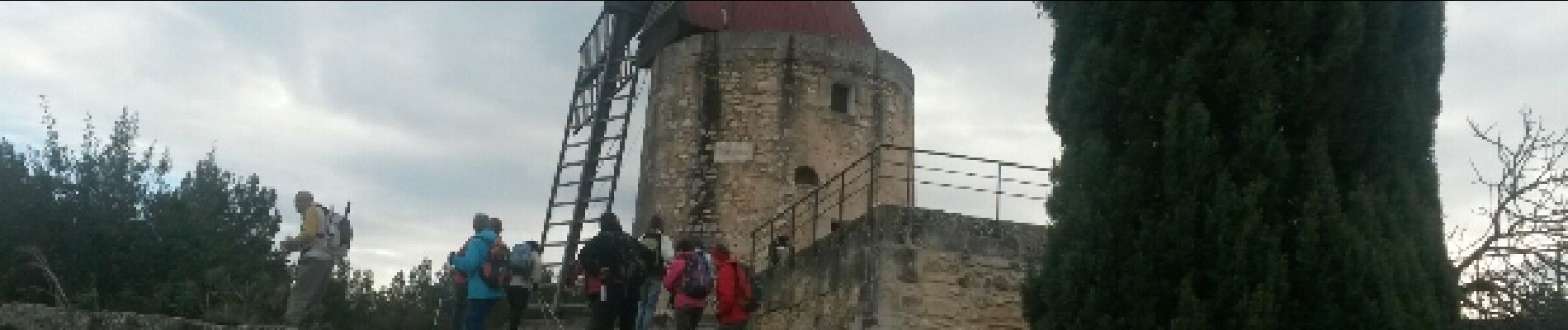 Tour Wandern Fontvieille - Fontvielle; castrum Mont Paon; Château d'Estoublon - Photo