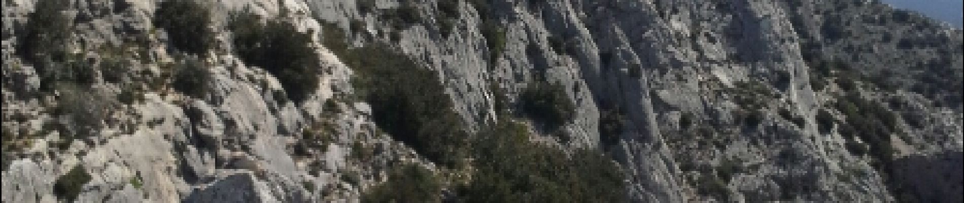 Point of interest Vauvenargues - le Bau de L'aigle vu du Col de St Ser - Photo