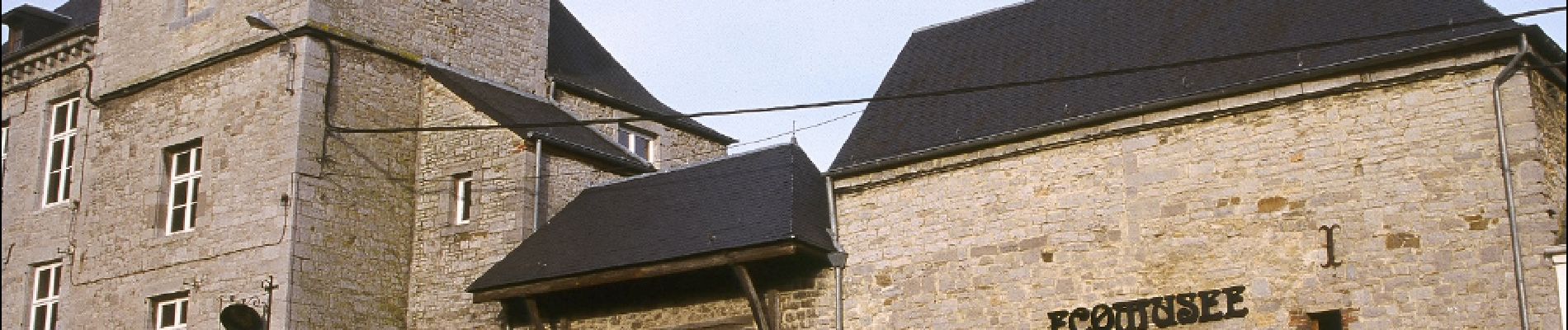 Punto di interesse Viroinval - Ferme-château de Treignes (Treignes Castle-farm) (Eco-museum)  - Photo