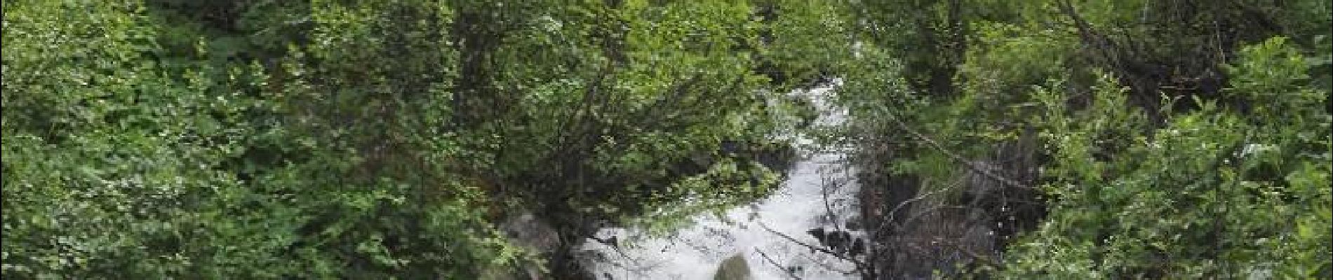 POI Anniviers - Vue sur Zinal et une des nombreuses cascades - Photo