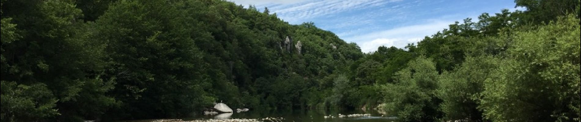 POI Saint-Alban-Auriolles - exploration dans les cailloux.  - Photo