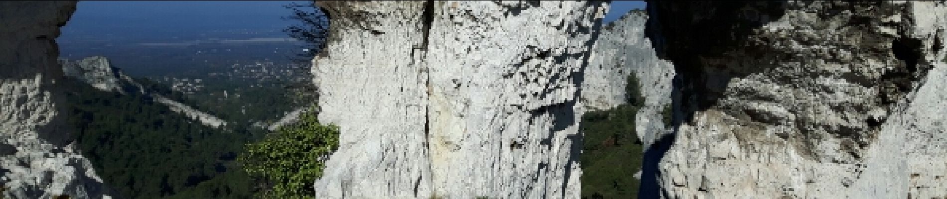 Tocht Stappen Saint-Rémy-de-Provence - le rocher des deux trous - Photo