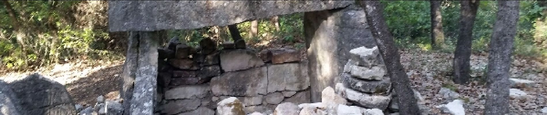 Tocht Stappen Cabasse - cabasse le trou des fées dolmen de gatee - Photo