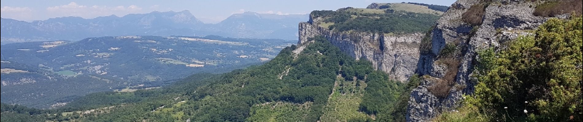 Point d'intérêt Eyzahut - Au loin les trois becs - Photo