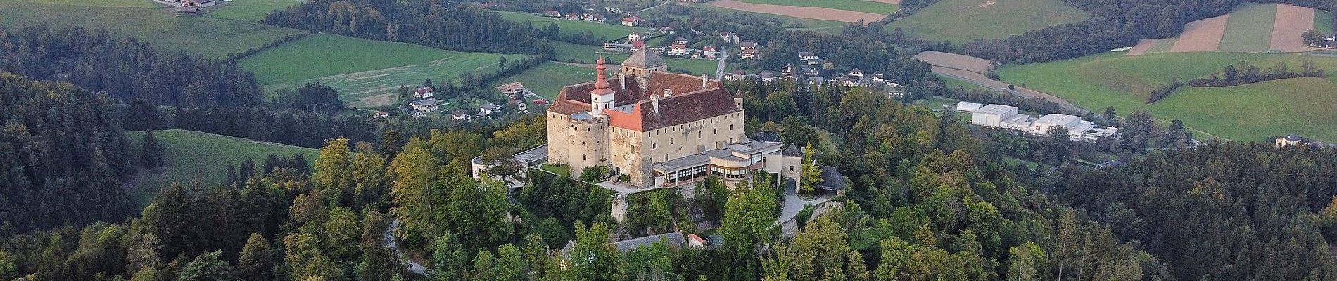 Percorso A piedi Gemeinde Krumbach - Unterhaus - Schloß Krumbach - Kraxenberg -Kölbel - Photo