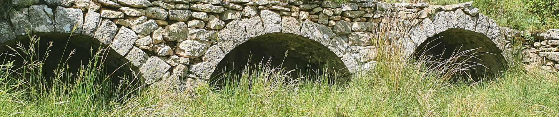 Percorso Marcia Rougiers - Rougiers, Piégu, la fontaine de la Guillandière, le Castrum - Photo