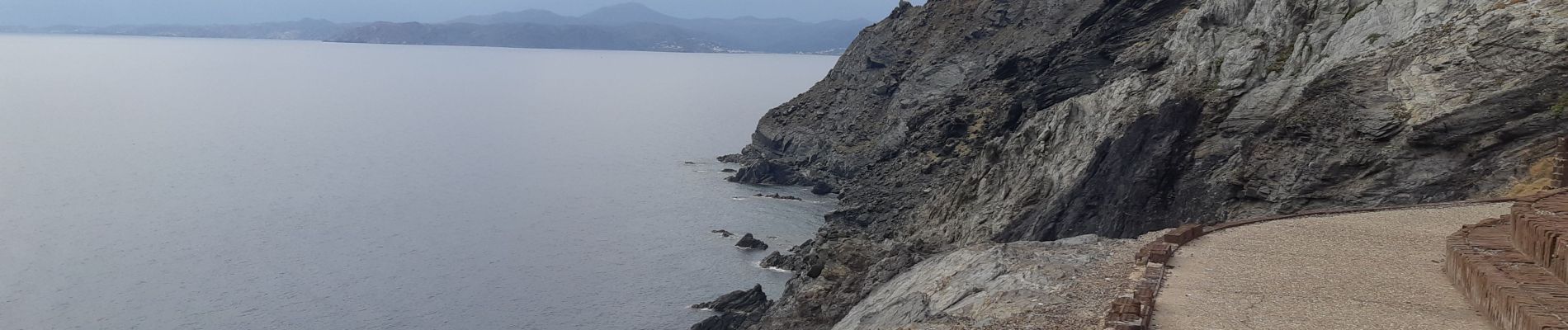 Percorso Marcia Portbou - Monument walter benjamin port bou - Photo