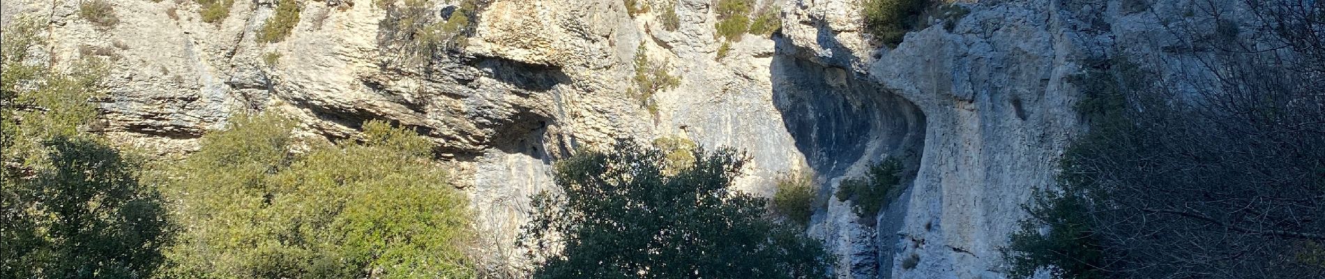 Excursión Senderismo Fontaine-de-Vaucluse - Le mur de la peste Fontaine de Vaucluse - Photo