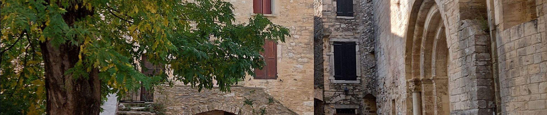 Tocht Stappen Notre-Dame-de-Londres - le ravin des arcs a l envers depuis les marmites jusqu aux arches - Photo