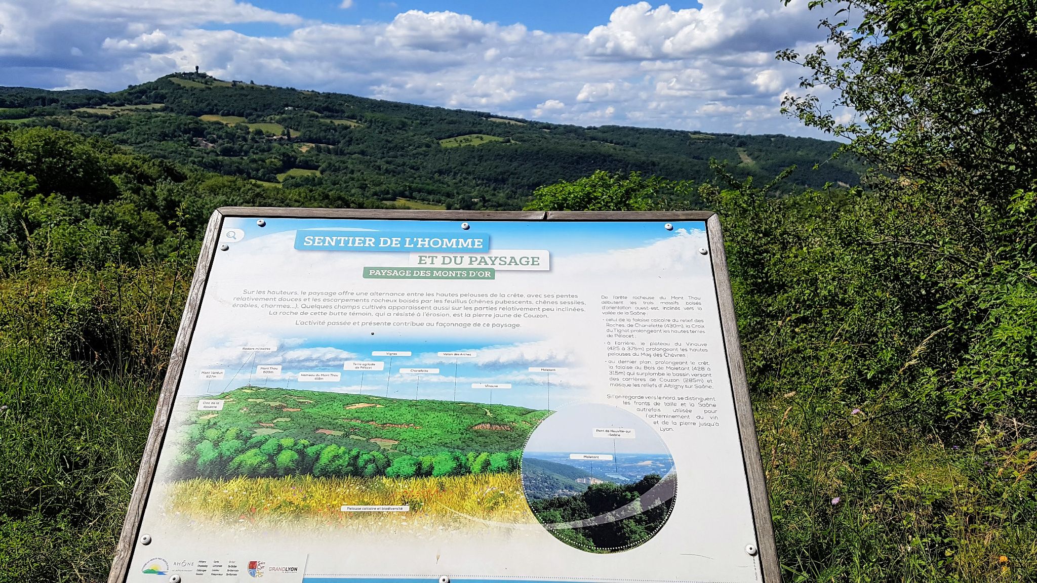 Trail Walk at SAINTCYRAUMONTD'OR St Cyr au Mont d'Or, le sentier