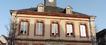 Point d'intérêt Courville-sur-Eure - La Mairie et les anciennes halles - Photo