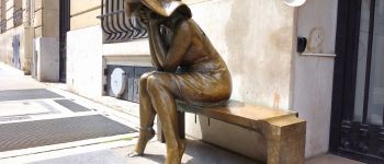 Point of interest Paris - Sous le chapeau, une sculpture d'Andras Lapis - Institut Hongrois - Photo