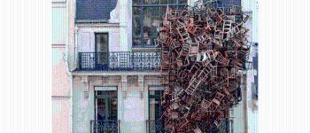 POI Parijs - exposition temporaire chaises aux fenetres - Photo