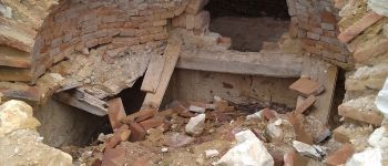 Point d'intérêt Ébreuil - reste d'un four dans une maison en ruine - Photo