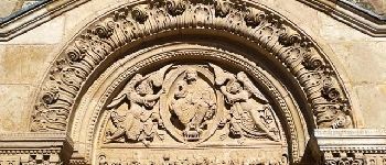 Punto de interés Saint-Julien-de-Jonzy - Eglise Saint-Julien : portail du XVIIème siècle - Photo