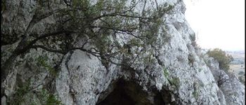 Punto di interesse Aniane - abri sous roche, l'accès est sur la droite lorsque vous êtes face au cairn. - Photo