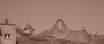 Punto di interesse Viroinval - Old church + old cemetery of Nismes - Photo