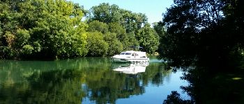 Point d'intérêt Bourg-Charente - Un bateau sur le fleuve - Photo