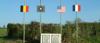 Point d'intérêt Momignies - Monument du terne Rousseau - Photo