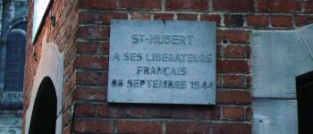 Point d'intérêt Saint-Hubert - 5. Plaque de la Libération en septembre par les Français  - Photo