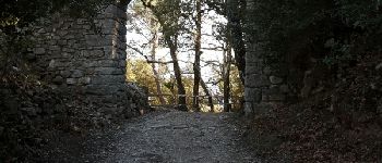 POI Trets - le portail d'accès à l'ermitage - Photo