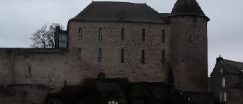 Point d'intérêt Mayenne - Château vue du quai - Photo