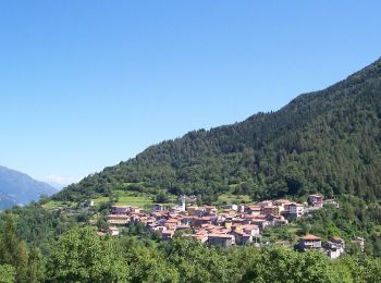 Tocht Te voet Breno - Breno - Chiesa di San Martino - Preda de l’Altar - Photo