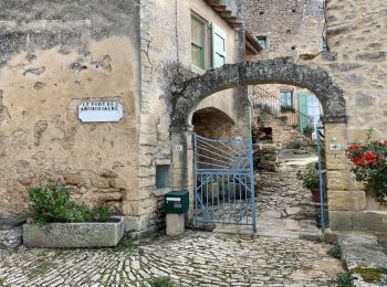 Tour Wandern Sivergues - PF-Sivergues - Le Rocher - Les Estrugets - Baume de Peyrot - by Mick - Photo