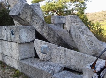 Excursión Senderismo Courmangoux - Roissiat 01 le sentier de pirrésistible et la grange brûle - Photo