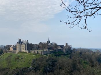 Tocht Stappen Sainte-Suzanne-et-Chammes - St Suzanne - Photo