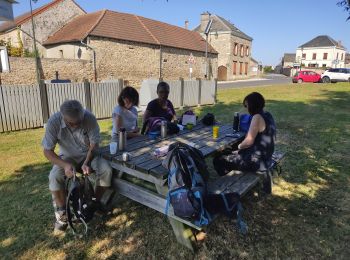 Tour Wandern Mauchamps - Ecoute s'il pleut - Photo