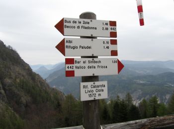 Excursión A pie Altopiano della Vigolana - Sentiero attrezzato dei pastori - Photo