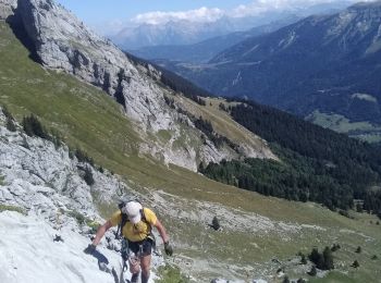 Percorso Marcia Le Reposoir - au dessus de la grotte de motarquis - Photo