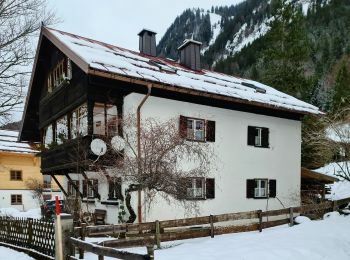 Excursión A pie Oberstdorf - D - Gerstruben - ein Bergdorf im Winter - Photo