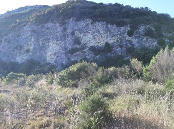 Randonnée Marche Villeneuve-lès-Avignon - trou de la lune - Photo