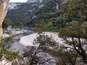 Tour Wandern Saint-Martin-d'Ardèche - Sauze bivouac de Gournier  - Photo