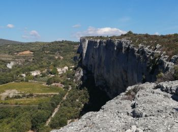 Tour Wandern Lioux - la falaise de la madelaine - Photo