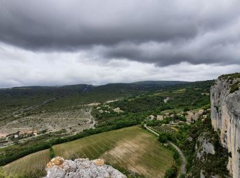 Tour Wandern Lioux - les falaises de la madeleine par Lioux - Photo