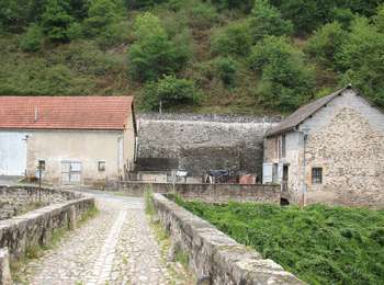 Percorso A piedi Menat - Pont de Menat - Photo
