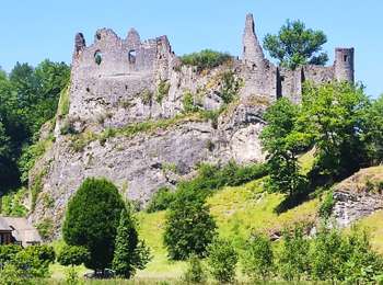 Tour Wandern Onhaye - Promenade vers les ruines de Montaigle  - Photo