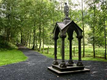Tour Zu Fuß Bièvre - SityTrail - Sur les pas des saints  - Photo