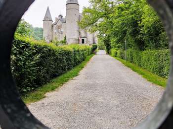 Randonnée Marche Houyet - Promenade vers le Château de Vêves  - Photo