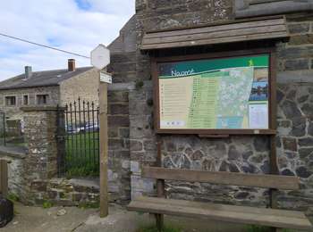 Tour Zu Fuß Bièvre - Marie Reine - Photo