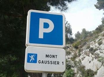 Excursión Senderismo Saint-Rémy-de-Provence - St rémy de Provence mont gaussien les 2 trous - Photo