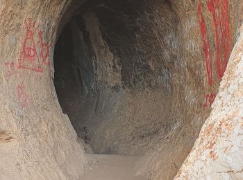 Trail Walking Belcodène - la grotte du Tonneau avec escalades - Photo